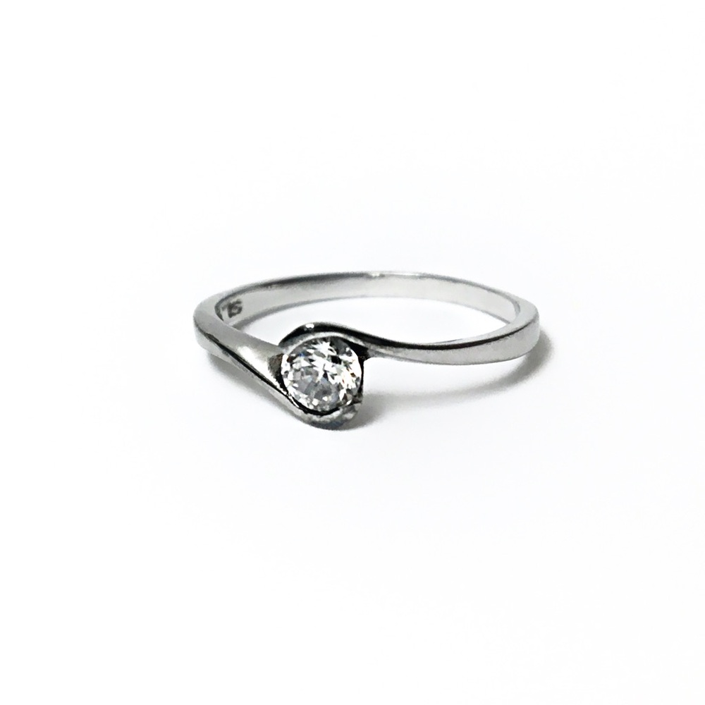 925 Silver Ring with CZ Accent - Picture 2 of 6